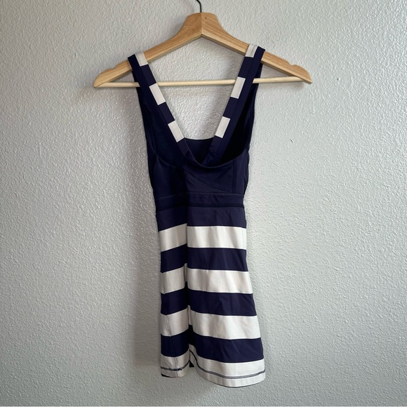 Lululemon Stuff Your Bra Tank II Workout Tank Top Blue White Stripe Women’s 6 - Picture 6 of 11